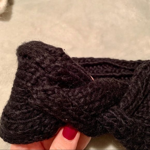 Small black winter headband⛄️ - Picture 3 of 4